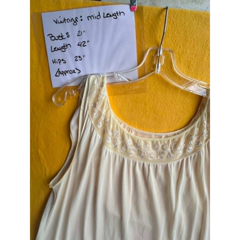 Vintage Cream Mid Length Nightgown Floral Embroidered Sleeveless 26-05-20 - Picture 2 of 4